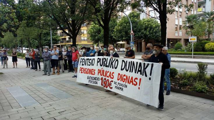 Pentsiodunen manifestazioa ospatu da eguerdian