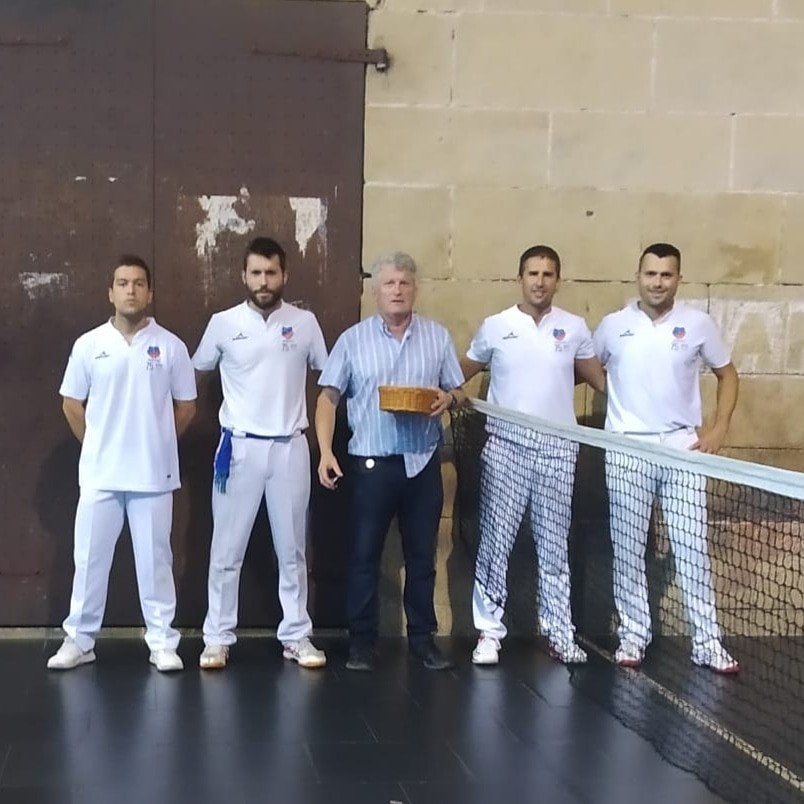 Behar Zana pilota elkarteko kideak Gipuzkoako Pasaka txapelketan