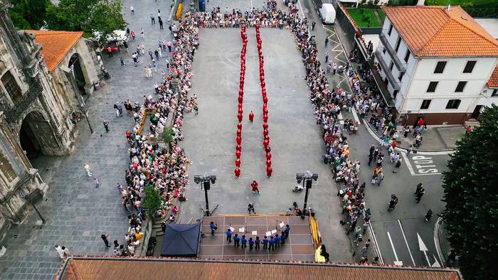 Oraindik geratzen dira gonbidapenak Basteron, "Axeri Dantza, herri baten erritua" dokumentalaren estreinaldirako