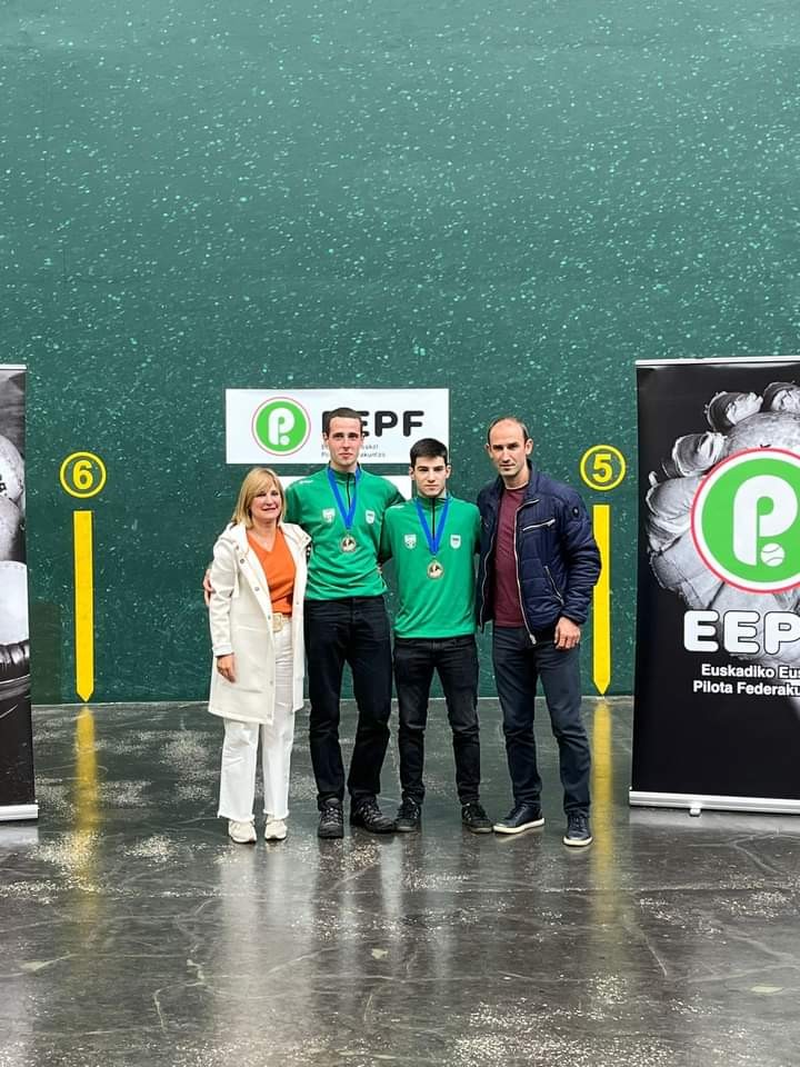Joseba Beroz eta Andoni Etxabe G.R.A.B.N.I. binakako gomazko paletako txapeldunorde