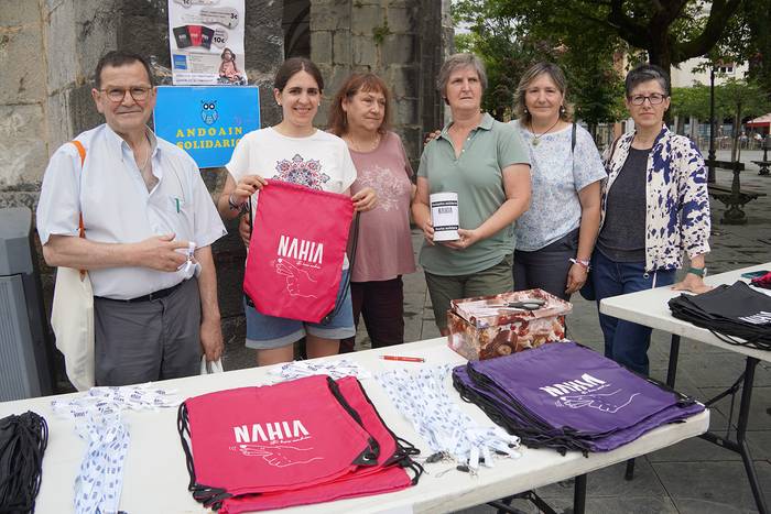 Nahia Patinoren aldeko mahaia jarri zuten atzo, eta ekimen gehiago iragarri dituzte