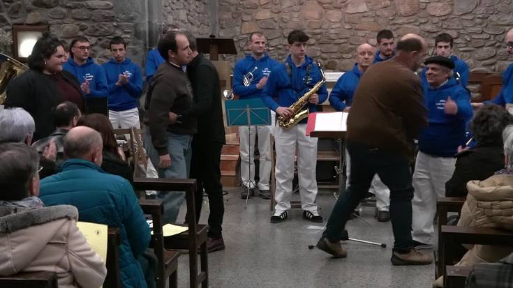 Arantxa Irigorasi aitortza egin dio Gora Kaletxiki Bandak, Santa Krutz elizan egindako kontzertuan