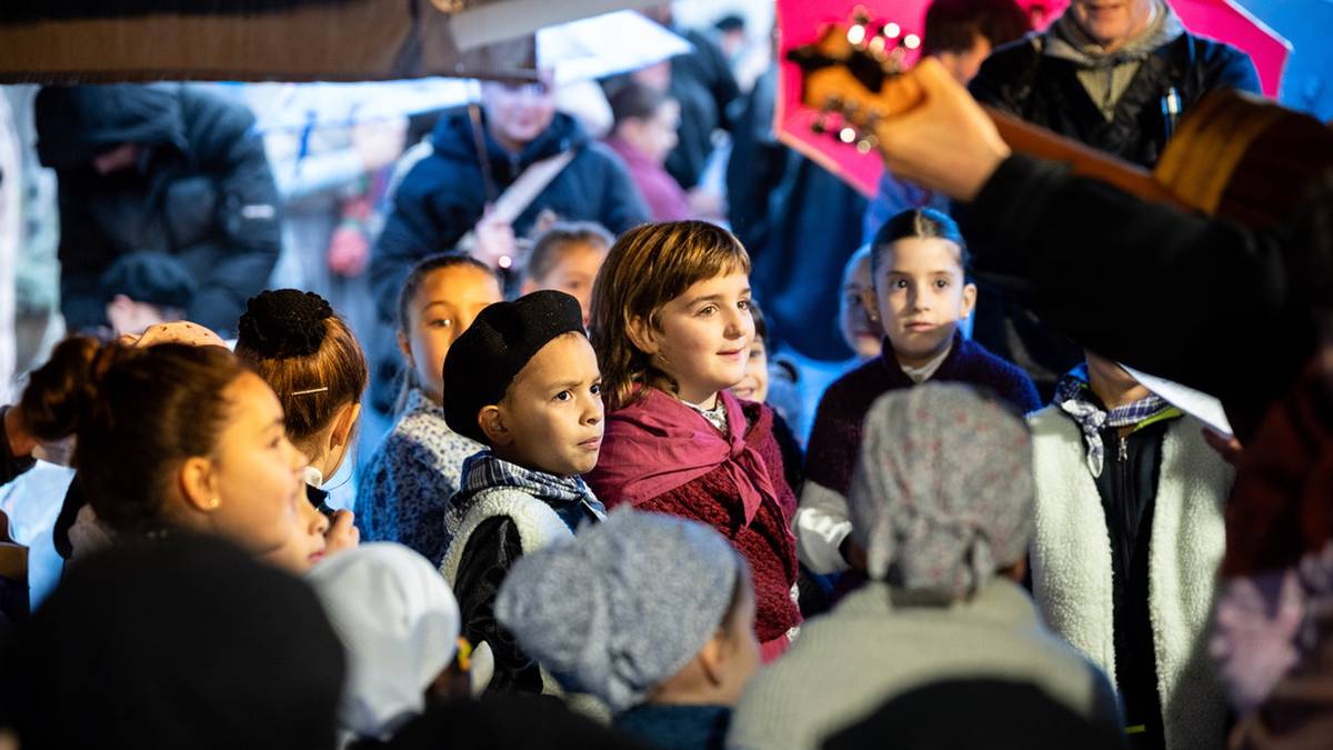 Euripean bada ere, Gabon kantari aritu dira Asteasun