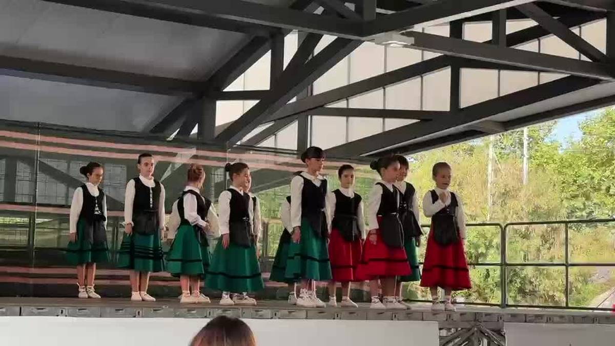 Bukalai Dantza Taldea: 'Txontxongilo'