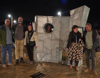 Ibaira jaurti dute Iñaki Olazabalen omenezko eskultura, Zumaian