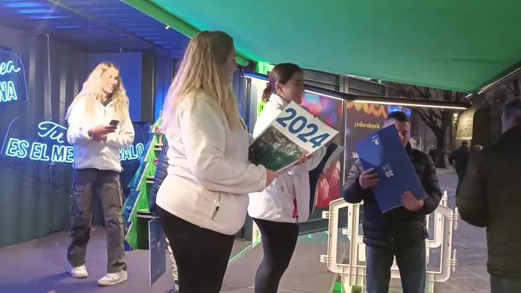 Herrikide ugari hurbildu zen Gipuzkoako Foru Aldundiko egutegia eskuratzera