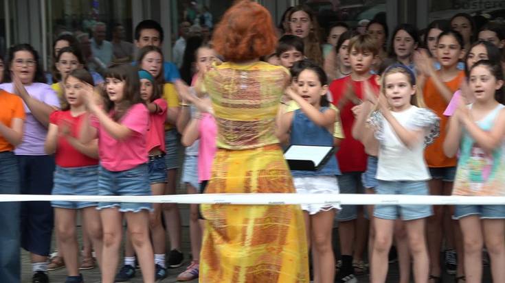 Andoaingo Udal Musika Eskolako haurren eta gazteen abesbatzak: "Itzulera" (Zetak)