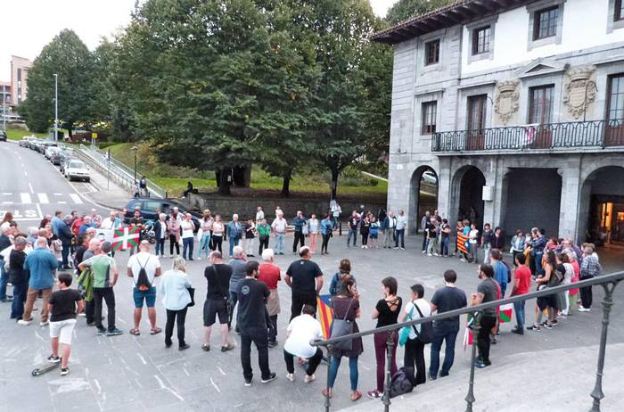 Andoain Esan herri galdeketa antolatzeko lanetan ari da 