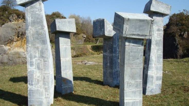 Putzura jaurti dituzte Iñaki Olazabalek Trapagaranen ipinitako bost artelanetatik bi