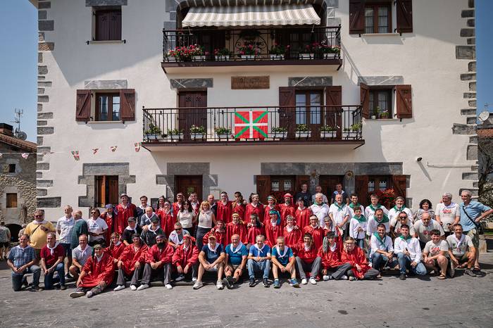 Igande eguerdian proiektatuko dute "Axeri Dantza, herri baten erritua" dokumentala