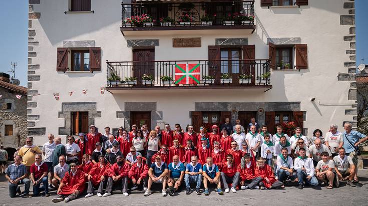 Igande eguerdian proiektatuko dute "Axeri Dantza, herri baten erritua" dokumentala