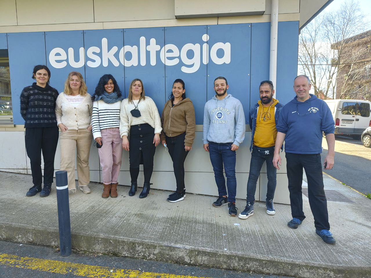 Merkatari eta ostalarientzako euskara eskolak
