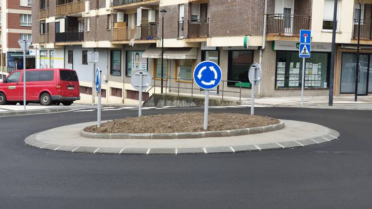 Rikardo Arregi eta Agustin Leiza kaleen arteko  biribilguneko obren amaiera