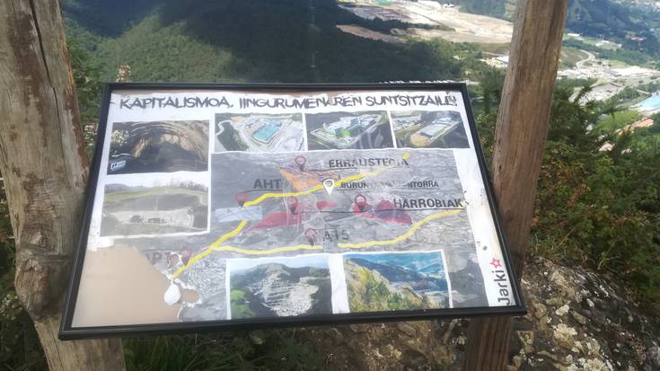 Buruntza tontorrean ipinitako ingurumen panel informatiboak kendu izana salatu du Jarkik