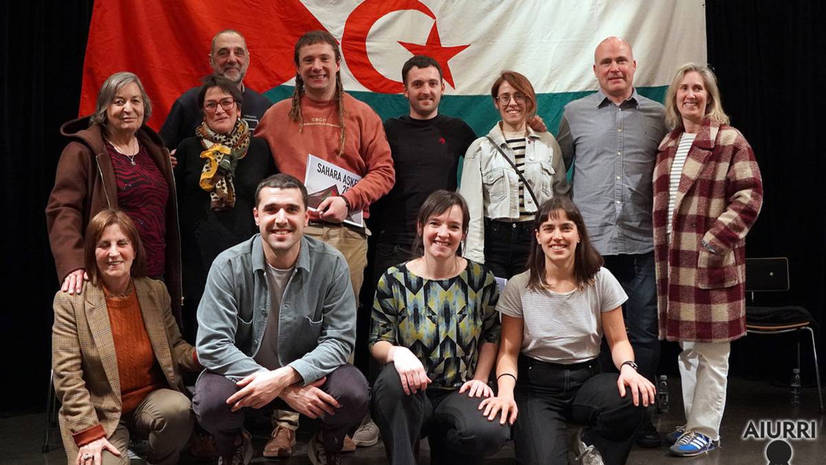 Sahararen aldeko bertso-aldi biziak abestu dituzte Etxebarriazagak, Illarregik, Arzallusek, Iguaranek, Mendiluzek eta Arregik