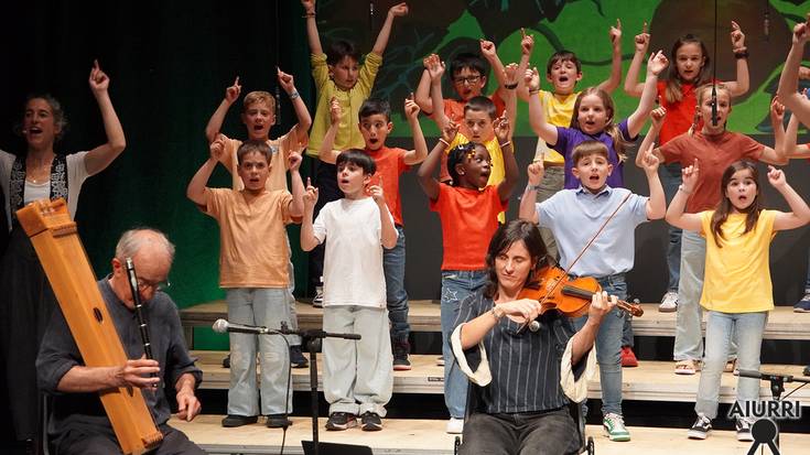 Ikuskizun bizia eman dute Musika Eskolako haurrek eta Euskal Barrok Ensemble taldeak