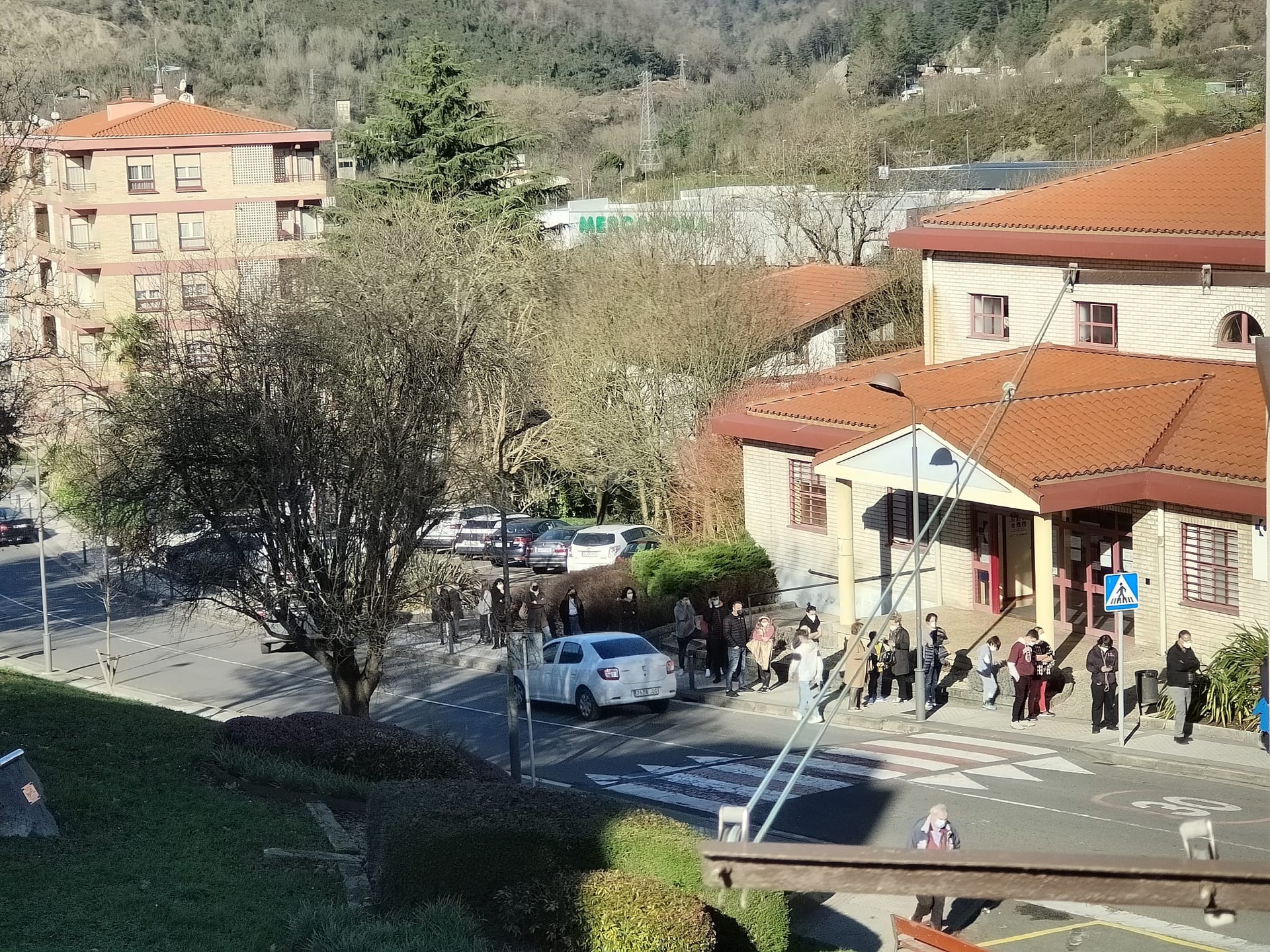 Olatuaren gainetik iritsi den olatutzarra