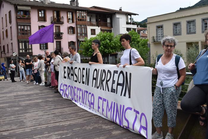 Bilboko erailketa matxista gaitzesteko elkarteratzea egin du Aiztondoko Mugimendu Feministak