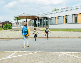 Eraikinak baino gehiago: hezkuntzaren parte diren espazioak