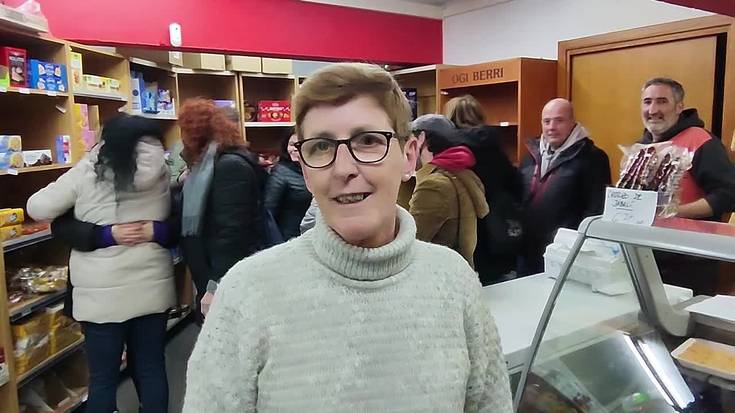 Yerayren familiari elkartasun egunean bildutako diru kopurua emate ekitaldia