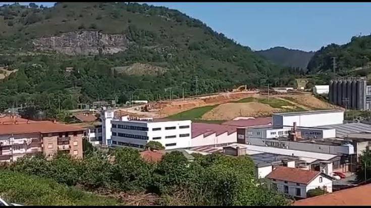 Perikotegi baserria eraisteko prestaketa lanei ekin diote