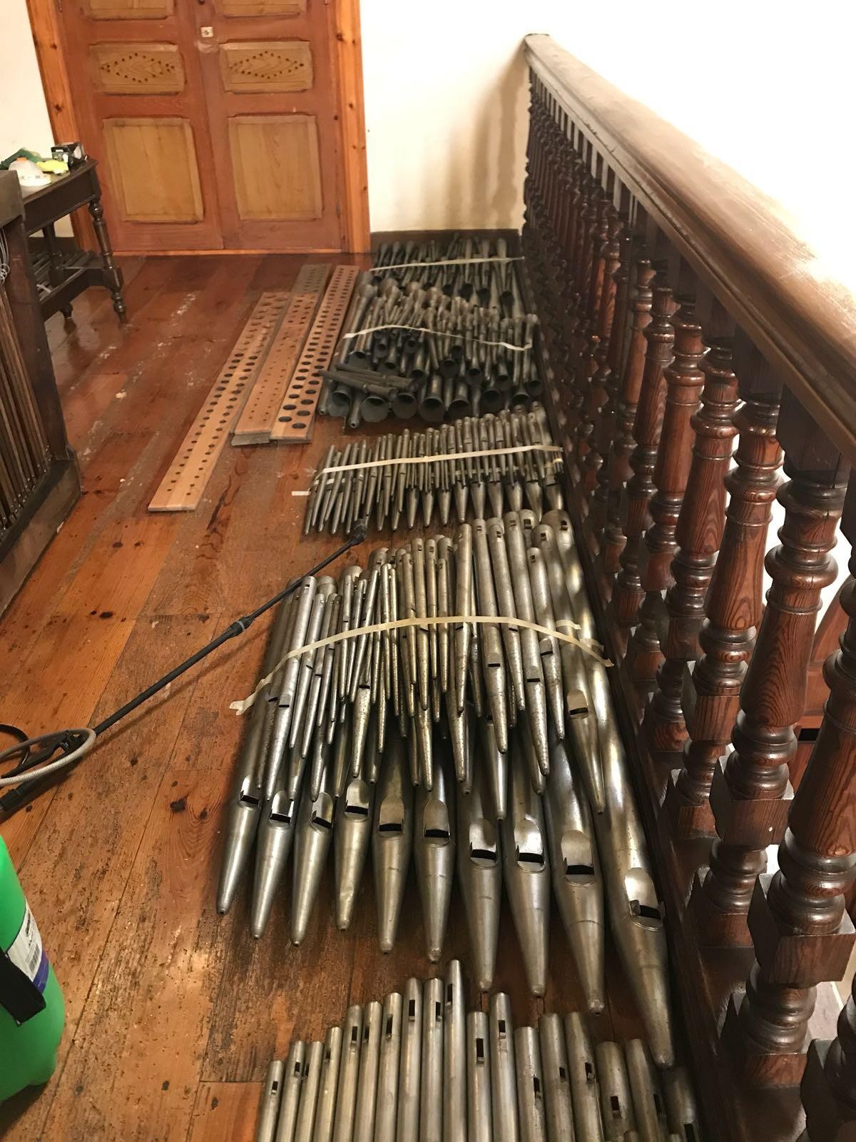 Elizako organoa konpontzen ari dira