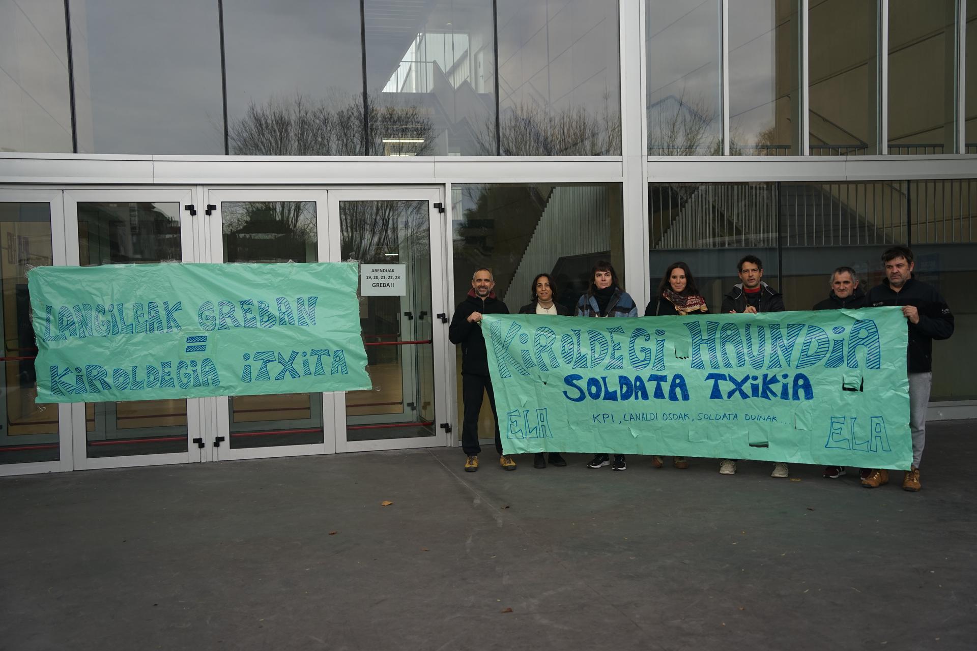 “Egoera tenkatzera behartu gaituzte”