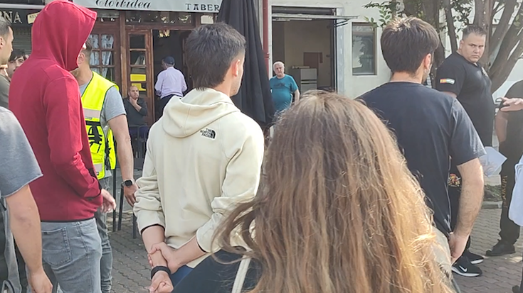 D&S Desokupako bi kide emakume bat kaleratzen saiatu ziren atzo
