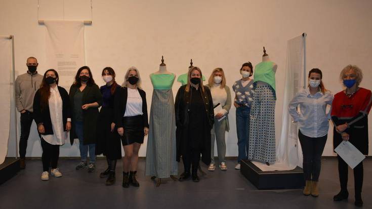 Algodonerako emakumeen lana aitortzeko, kulturgile ugarik josi duten erakusketa
