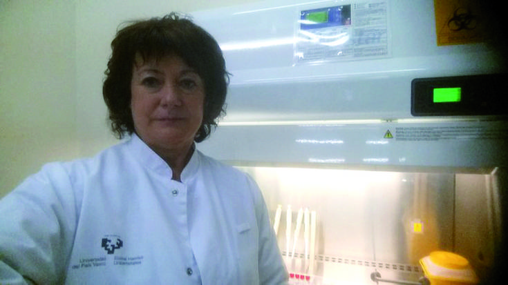 Miren Basaras EHUko mikrobiologiako irakaslea: "Kutsaduren gehiengoa sintomak agertu ostean ematen dira"