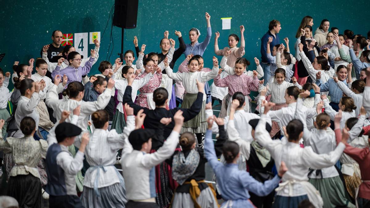 Dantzari eguna, Bearzana pilotalekuan