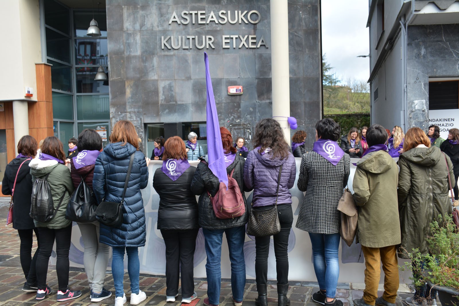 Emakumeen afaria izango dute, Asteasun