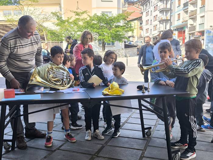 Ostirala, azken eguna Udal Musika Eskolan matrikulatzeko