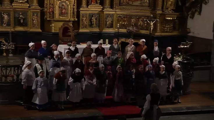 Musika Eskolako Abesbatza Txikia: "Bim Bam", "Hariak kantuz" eta "Kusimama"