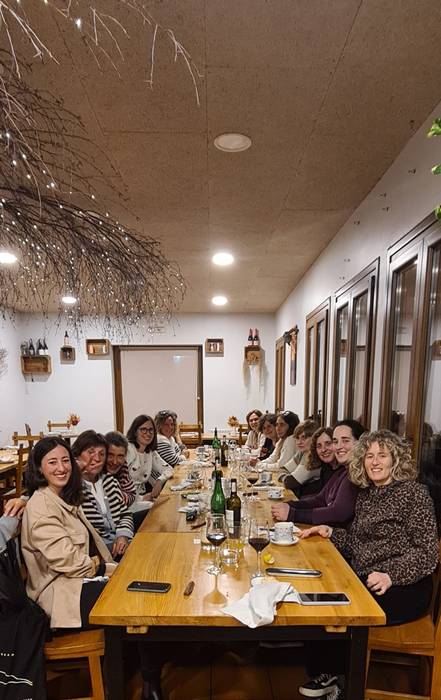 Emakumeen afaria, Larraulen