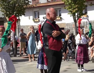 Antton Jauregiri musikarien eta dantzarien omenaldia, plazan
