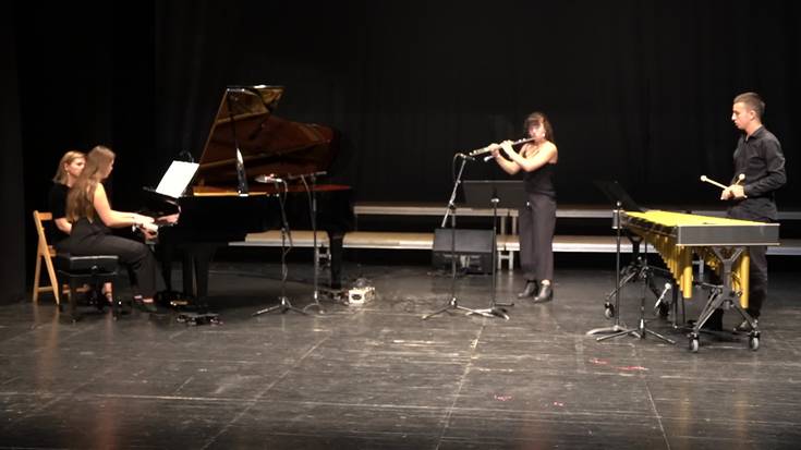 Nahia Patinoren aldeko jaialdia: Lier Sarasola, Maddi Azpiroz eta Aiala Irulegi musikariak