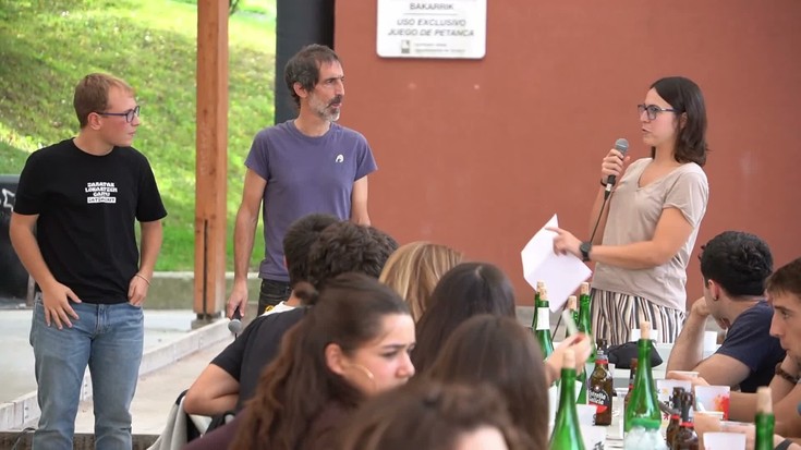 Burrunba Egunean, Iker Ormazabal eta Iker Goñi bertsolariak: hiru herrietatik zer gogoko, zer ez