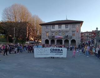 Manifestazio jendetsua, Goikoplazan hasi eta Zumea plazan amaitu dena