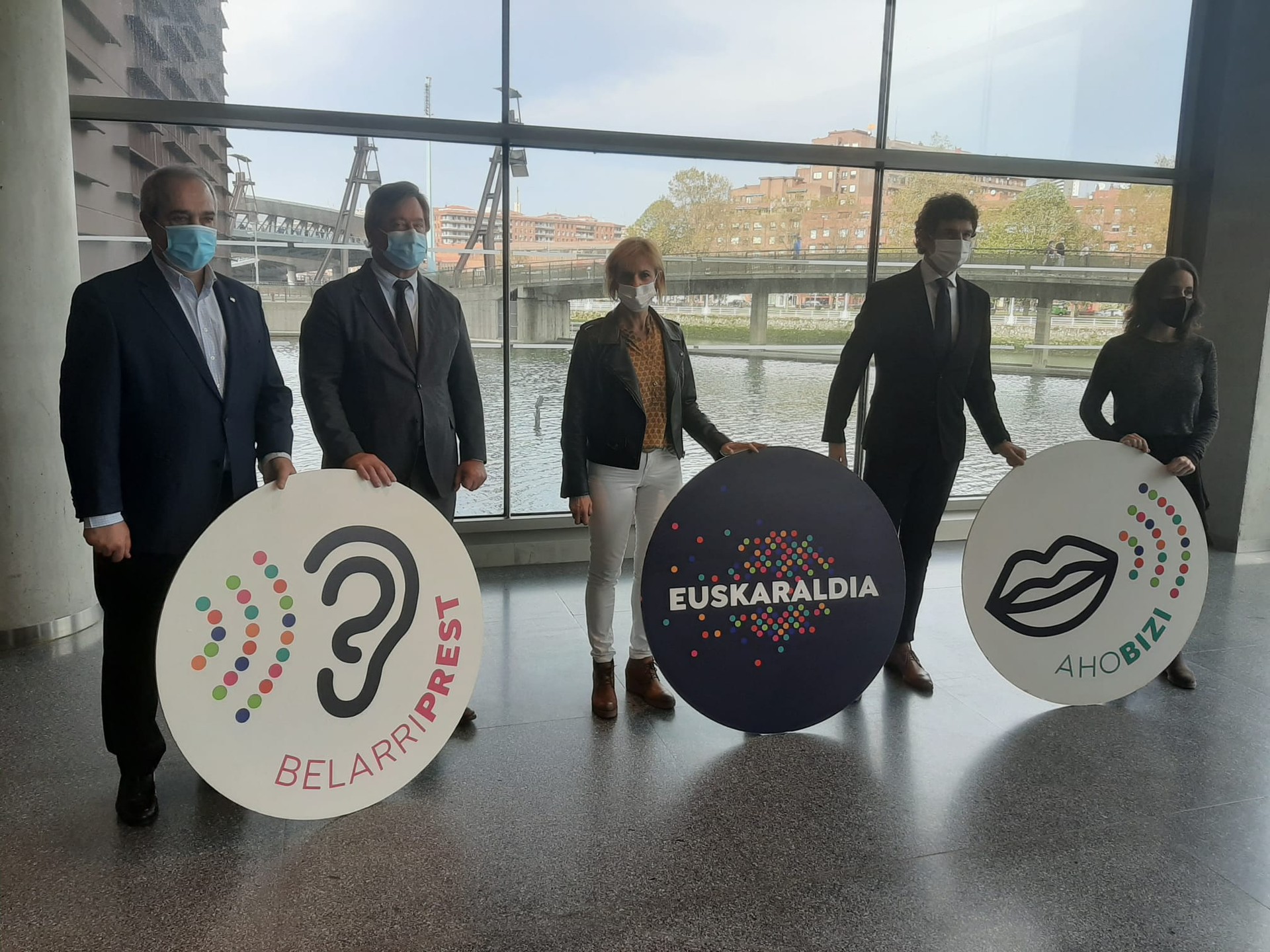 Euskaraldian belarriprest izateko zalantzan dauden herritarrei parte-hartzeko deia egin diete