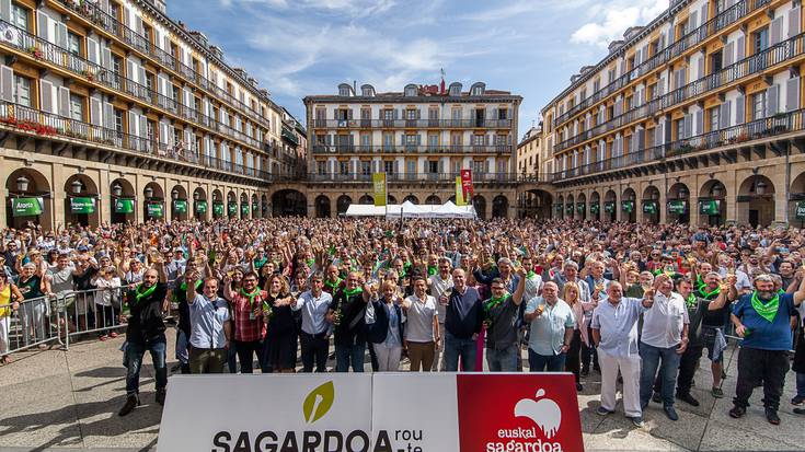 Hasi da sagardotarako sagarrak biltzeko denboraldia