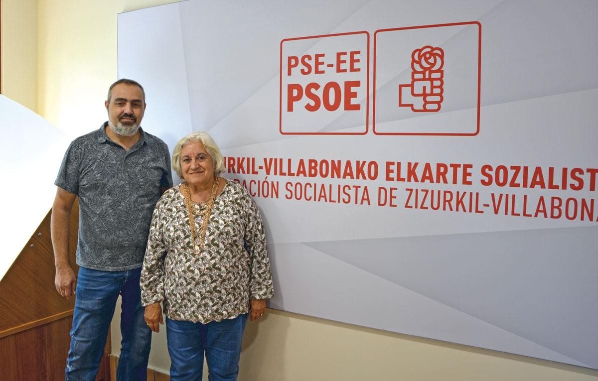 Posta bidezko bozkaren tramiteak, sozialisten egoitzan