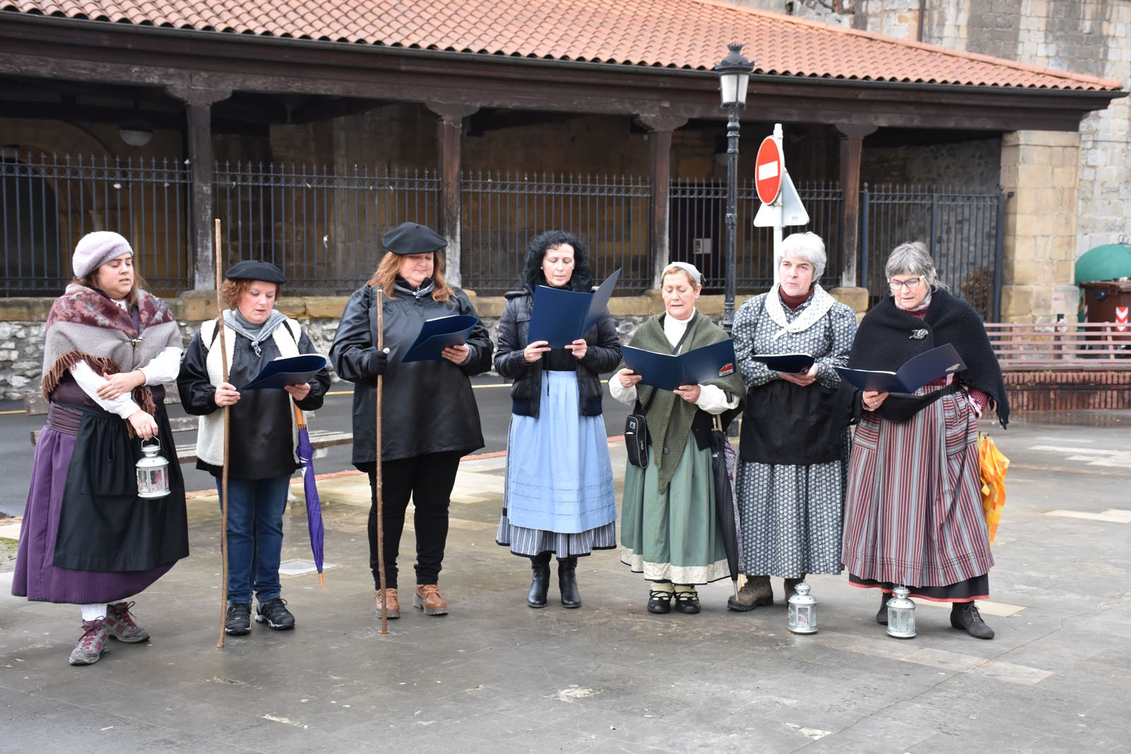 Ordu aldaketa, Santa Ageda bezperako kantaldian
