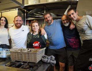 Festa guztietan ezinbestekoak diren sukaldariak hartu zituzten gogoan