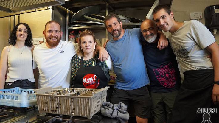 Festa guztietan ezinbestekoak diren sukaldariak hartu zituzten gogoan