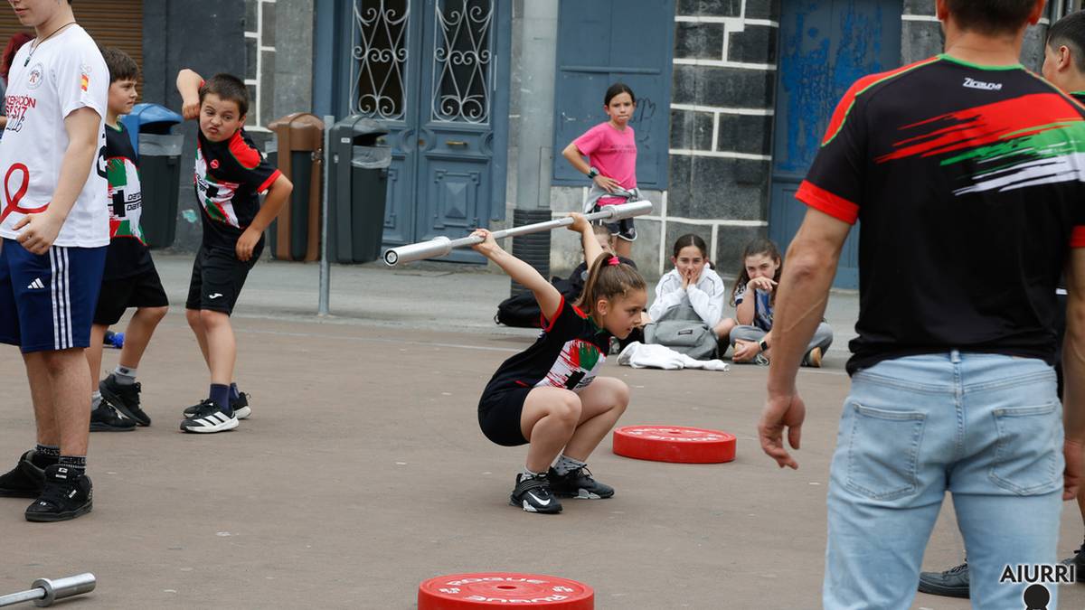 Kirol Hamabostaldia ari dira ospatzen Amasa-Villabonan