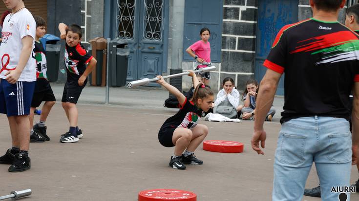 Kirol Hamabostaldia ari dira ospatzen Amasa-Villabonan