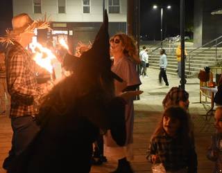 Gau Beltza, soinu eta pandero doinuez lagunduta