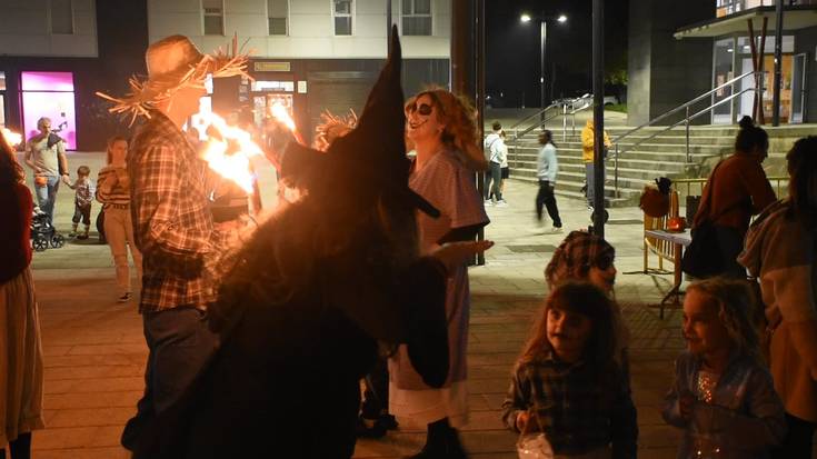 Gau Beltza, soinu eta pandero doinuez lagunduta