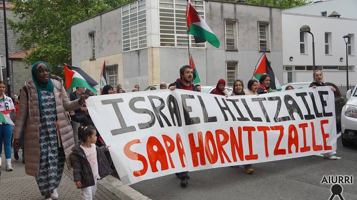 Palestinarekin elkartasuna adierazi zuten, “Israel hiltzaile, SAPA hornitzaile” lelopean